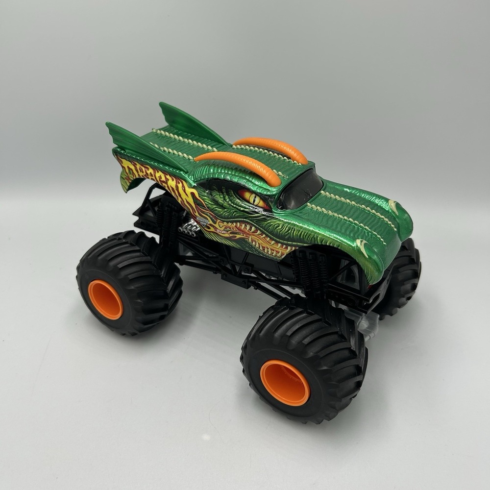 Spin Master Monster Jam Trucks Dragon Monster Die-Cast Vehicle 1:24 Scale Green